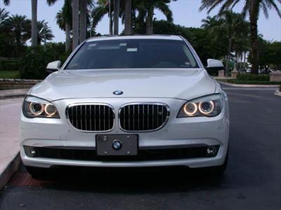 Luxury Sedan - BMW 7-Series