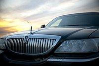 Sedan - Lincoln Town Car