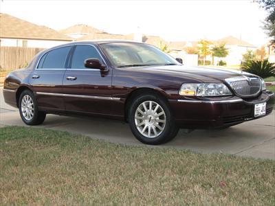Sedan - Lincoln Town Car