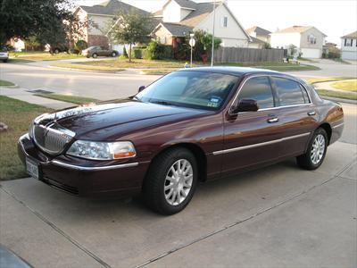 Sedan - Lincoln Town Car
