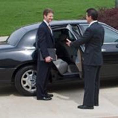 Sedan - Lincoln Town Car L