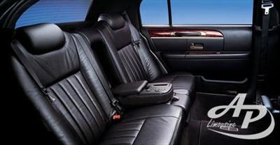 Sedan - Lincoln Town Car L