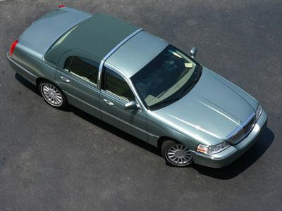 Sedan - Lincoln Town Car