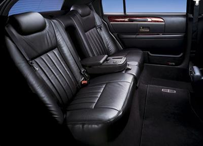 Sedan - Lincoln Town Car
