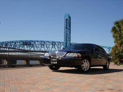 Sedan - Lincoln Town Car L