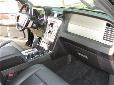 SUV - Lincoln Navigator L