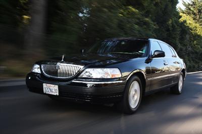 Sedan - Lincoln Town Car L