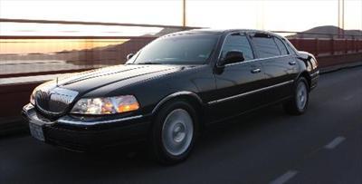 Sedan - Lincoln Town Car L