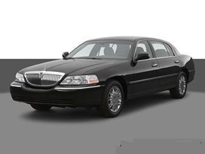 Sedan - Lincoln Town Car L