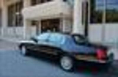 Sedan - Lincoln Town Car L