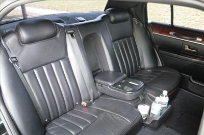 Sedan - Lincoln Town Car