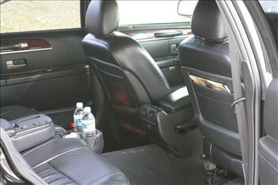Sedan - Lincoln Town Car