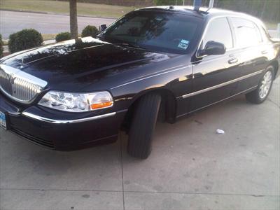 Sedan - Lincoln Town Car