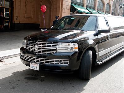 Stretch SUV - Lincoln Navigator