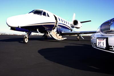 Sedan - Lincoln Town Car L