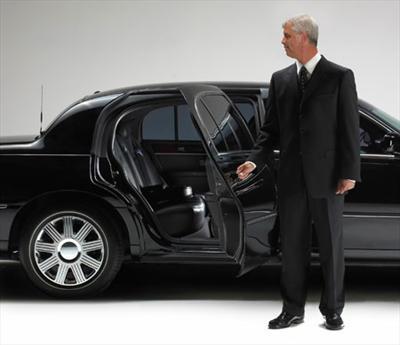 Sedan - Lincoln Town Car L