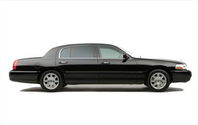 Sedan - Lincoln Town Car L