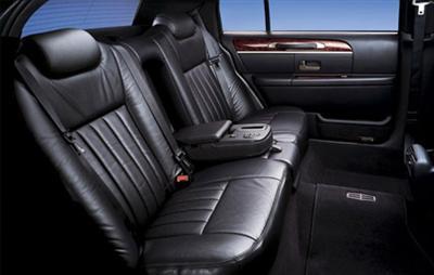 Sedan - Lincoln Town Car L
