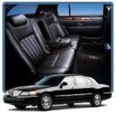 Sedan - Lincoln Town Car