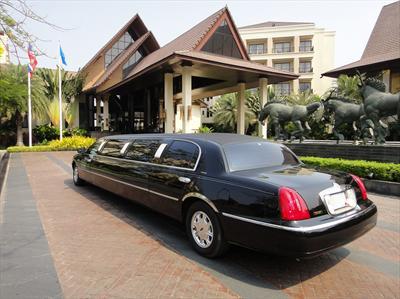 Stretch Limo - Lincoln Town Car