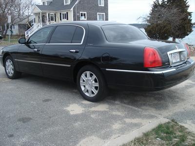 Sedan - Lincoln Town Car