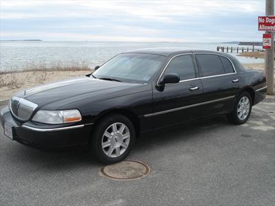 Sedan - Lincoln Town Car