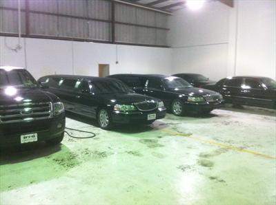 Stretch Limo - Lincoln Town Car