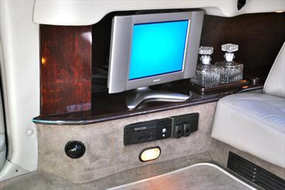 Stretch Limo - Lincoln Town Car